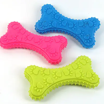 Игрушка резиновая "Кость плоская" 10 см, разные цвета основное изображение